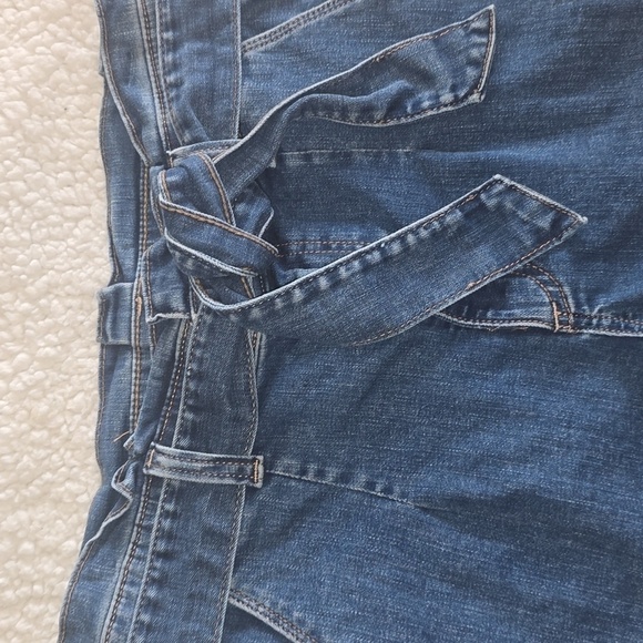 Express High-Waisted Denim Paper Bag Cuffed Shorts Sz. 2 - Picture 4 of 11